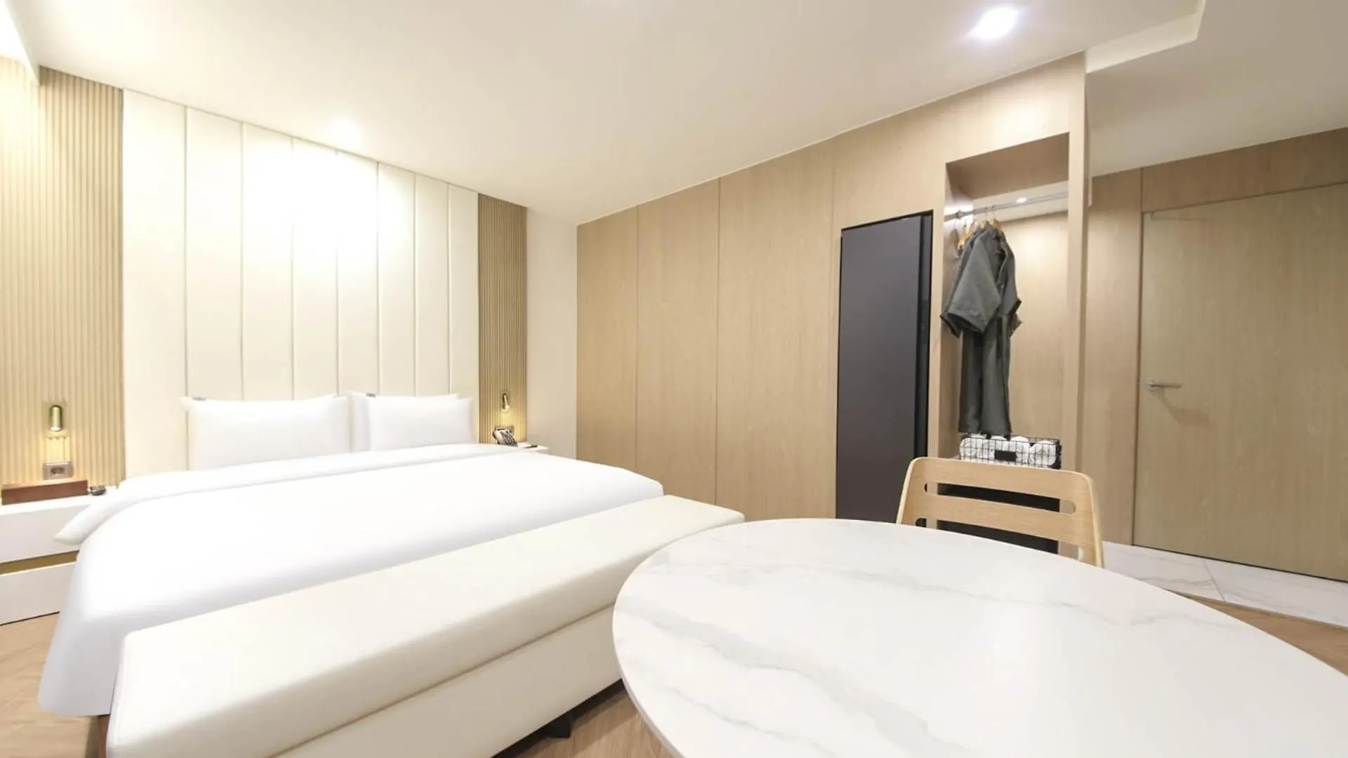 Busan H-Avenue Hotel Seomyeon Station