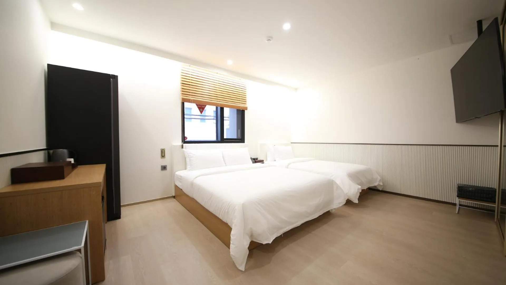Busan H-Avenue Hotel Seomyeon Station 3*,