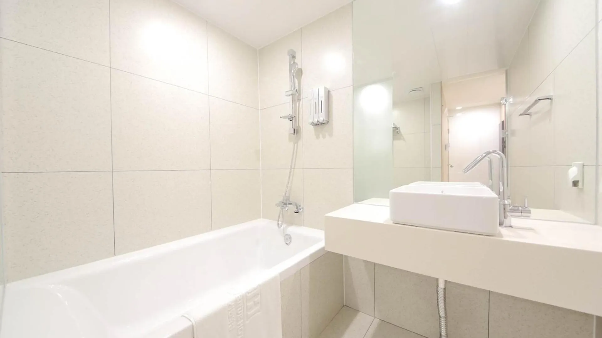 Busan H-Avenue Hotel Seomyeon Station